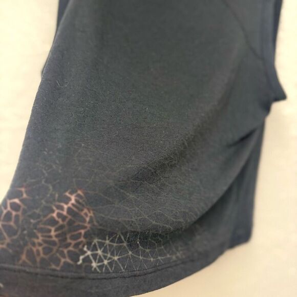 Lululemon black sheer tank size 4 - Picture 3 of 3